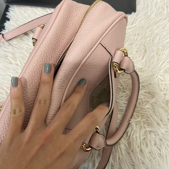 xx SOLD xx Michael Kors Satchel - Picture 4 of 6